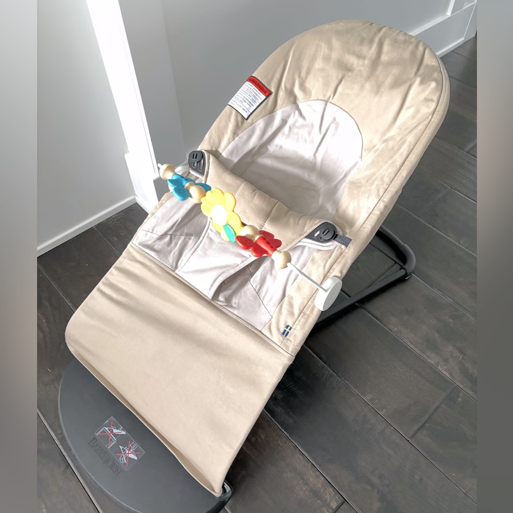 BABY BJORN BOUNCER WITH TOYBAR